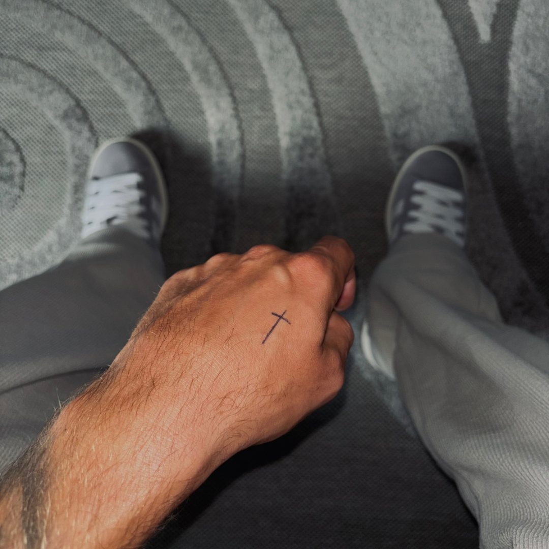 Temporäres Tattoo Kreuz