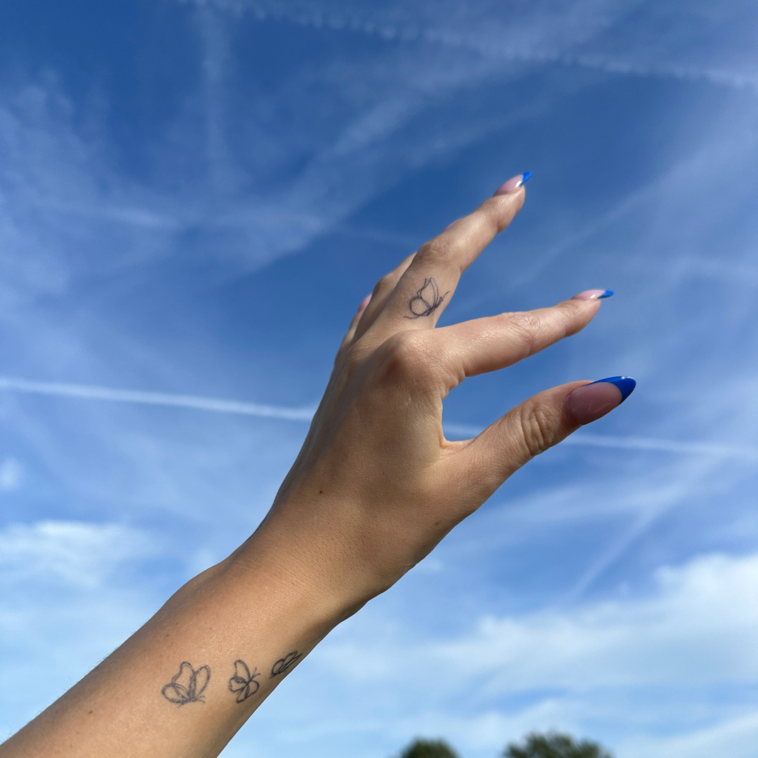 Temporäres Tattoo Schmetterling Feinlinie